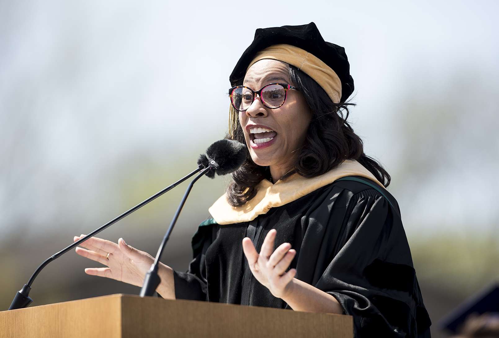 Dr. Temple Smith delivering the 2018 Commencement address