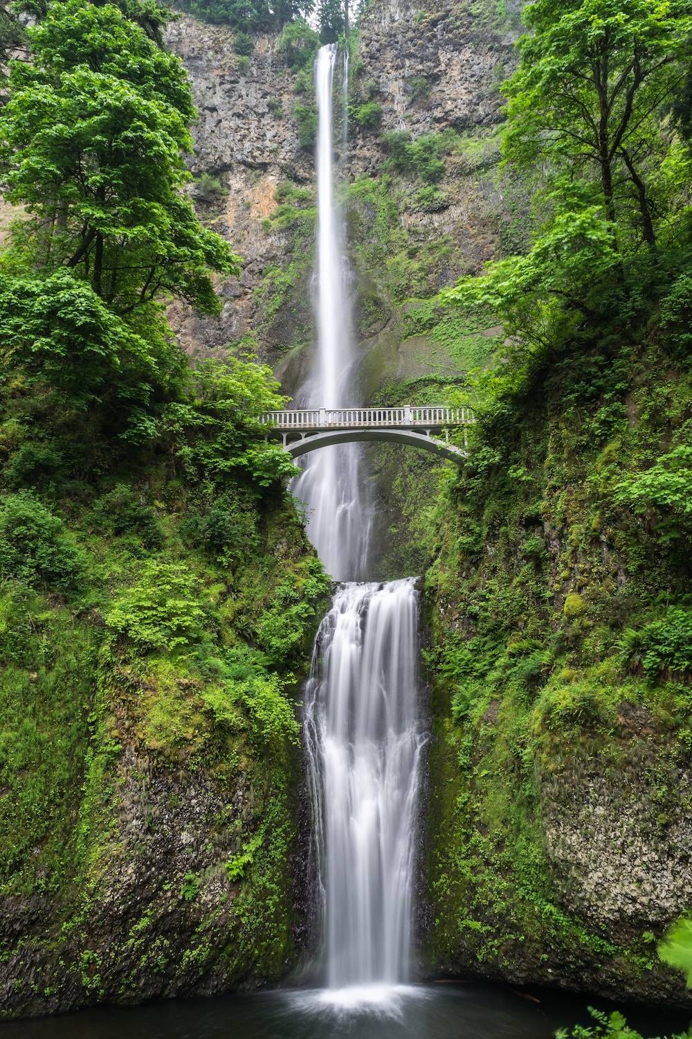 Waterfall and bridge in the lush landscape of Costa Rica