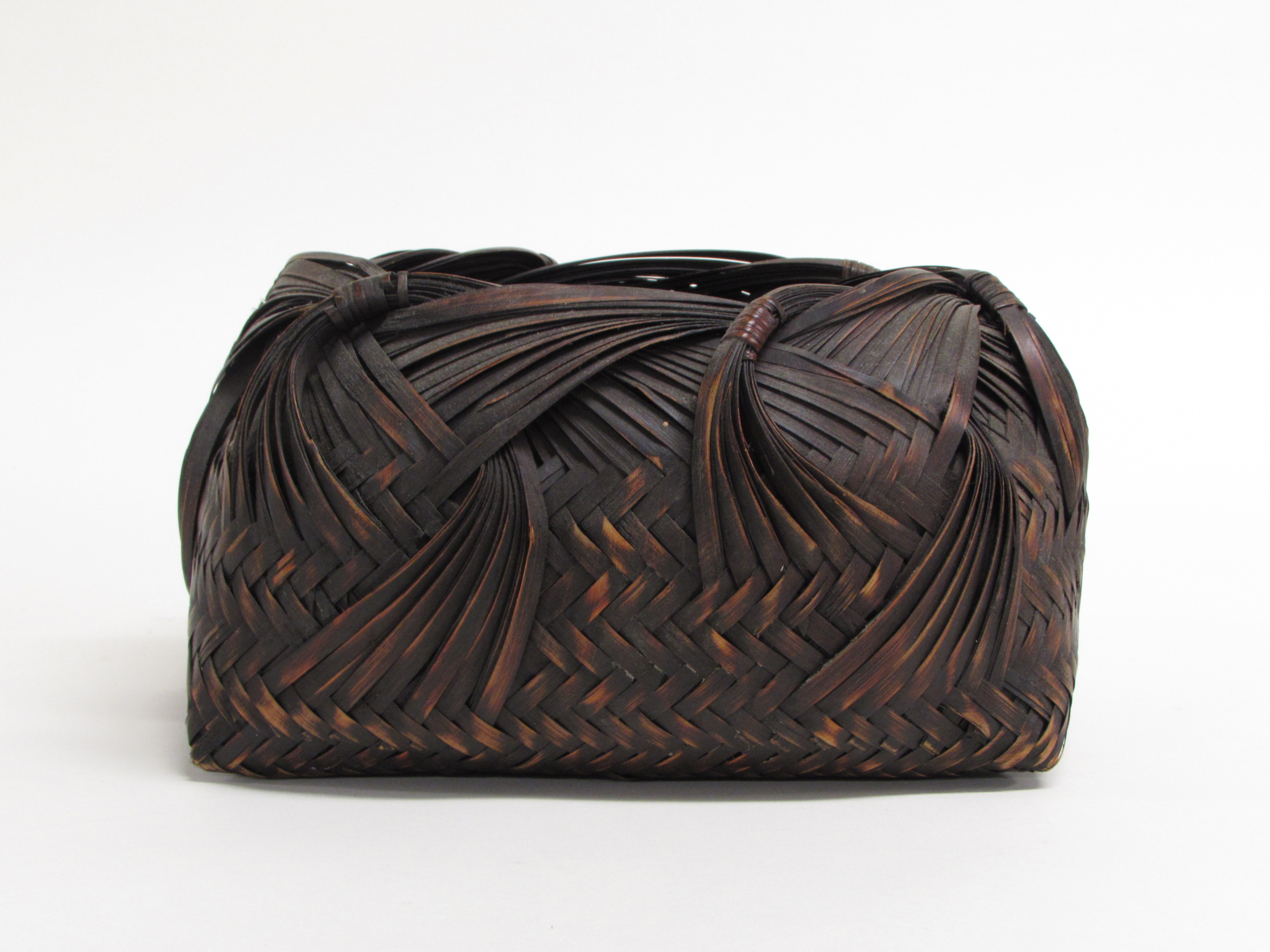Flower Basket with Wave Pattern