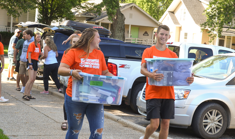 Students carrying items on move-in day